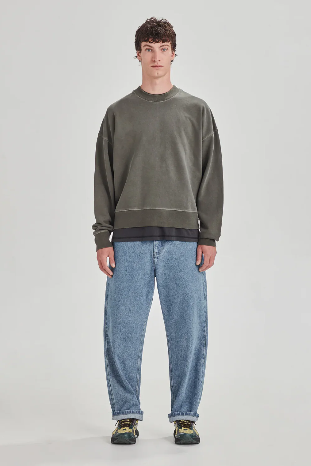RELAXED FLEECE CREW / VINTAGE FOG